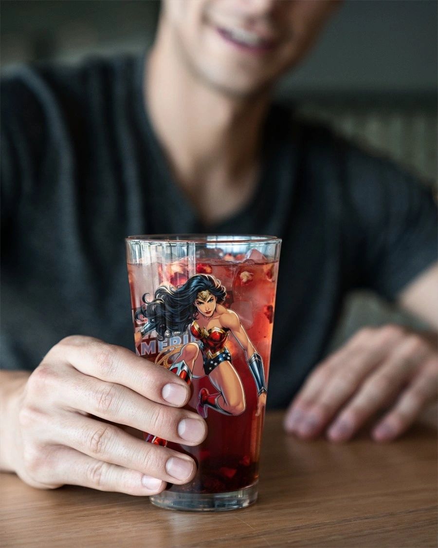 WONDER WOMAN EARTH 1 READY Pint Glass (with Free Shipping) - JLA READY