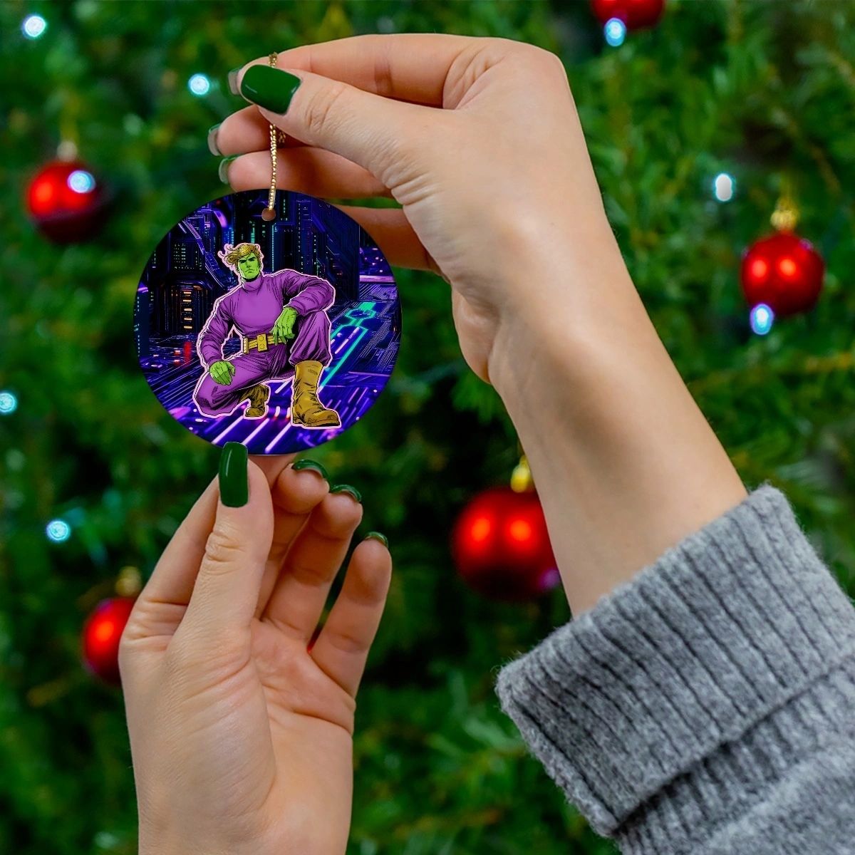 QUERL DOX READY CHRISTMAS TREE ORNAMENT - BRAINIAC 5