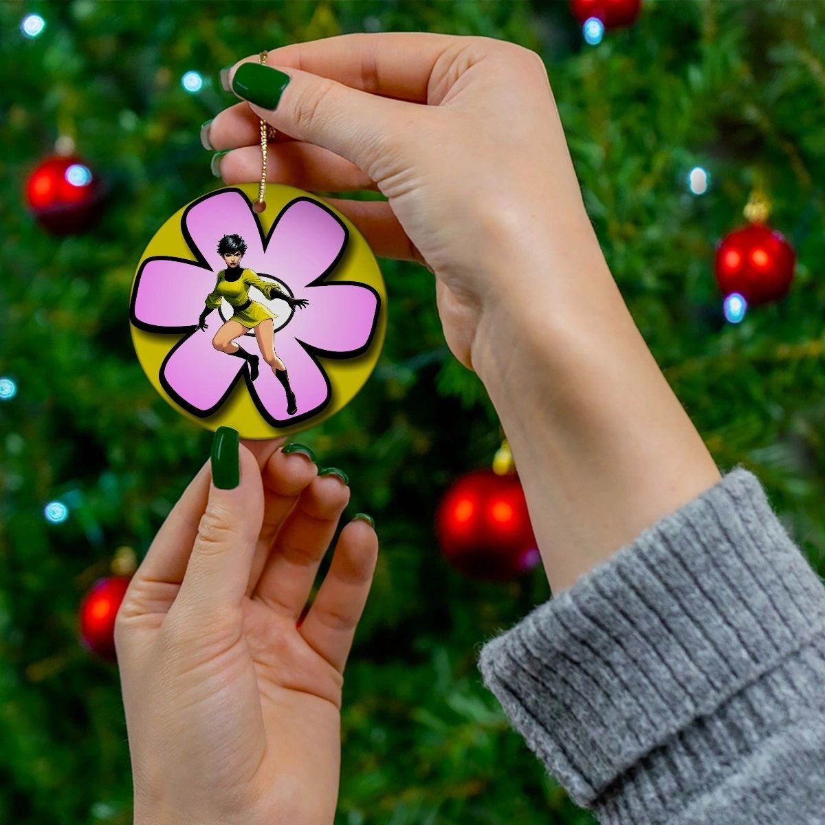 SALU DIGBY READY CHRISTMAS TREE ORNAMENT - SHRINKING VIOLET