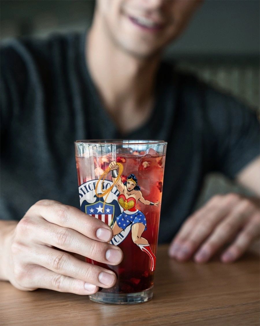 EARTH 2 WONDER WOMAN Pint Glass (with Free Shipping)
